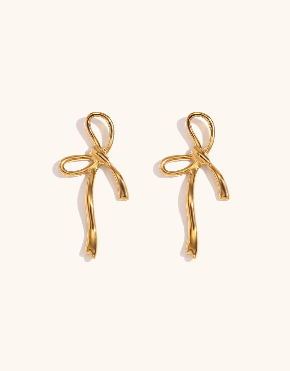 Wandering Bow earrings – flat lay presentation
