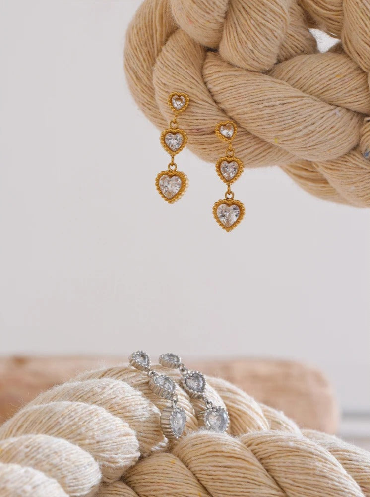 Ravyena trinity heart earrings – packaging detail