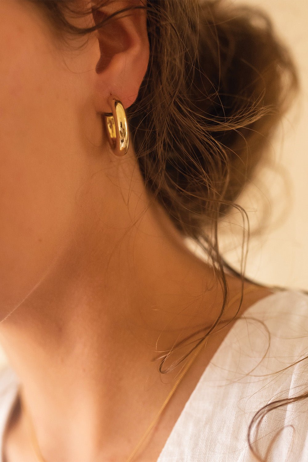 Chunky 14K Gold Hoop Earrings on model bold statement hoops – Ravyena