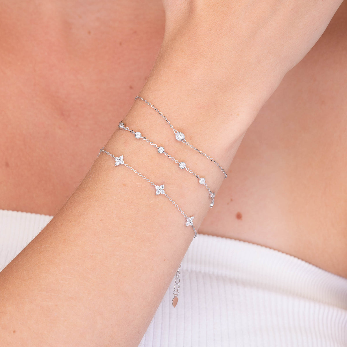 Gold clover station chain bracelet detail shot