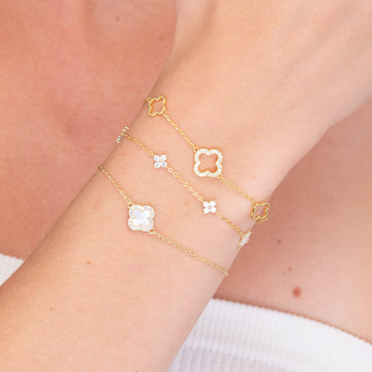 Four-leaf clover bracelet close-up detail – Vessaly