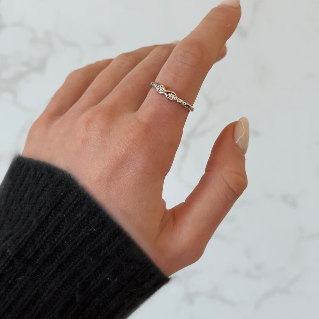 Symbolic eternal love ring side view – Vessaly