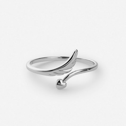 Feather heart ring in polished gold finish