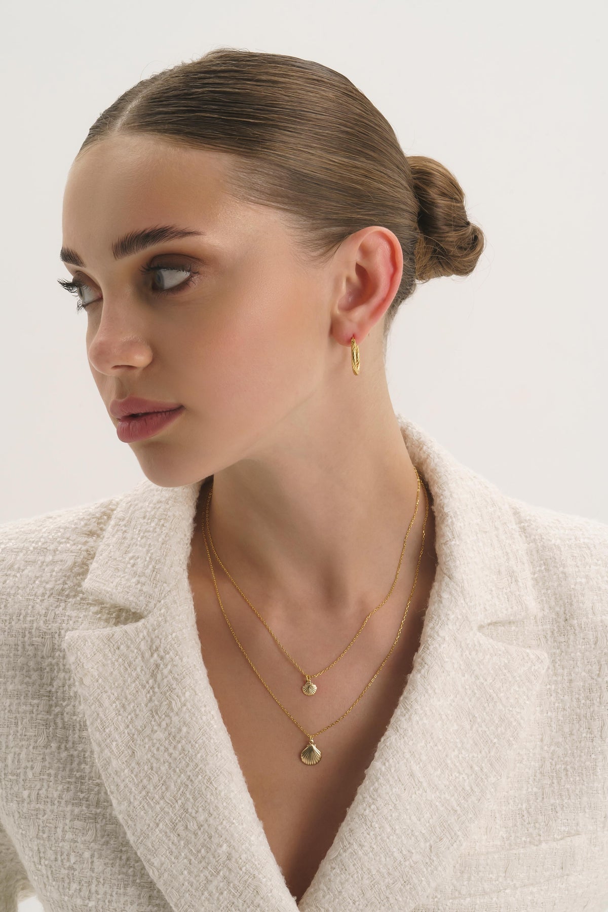 Twisted huggie hoops worn on the ear – Vessaly