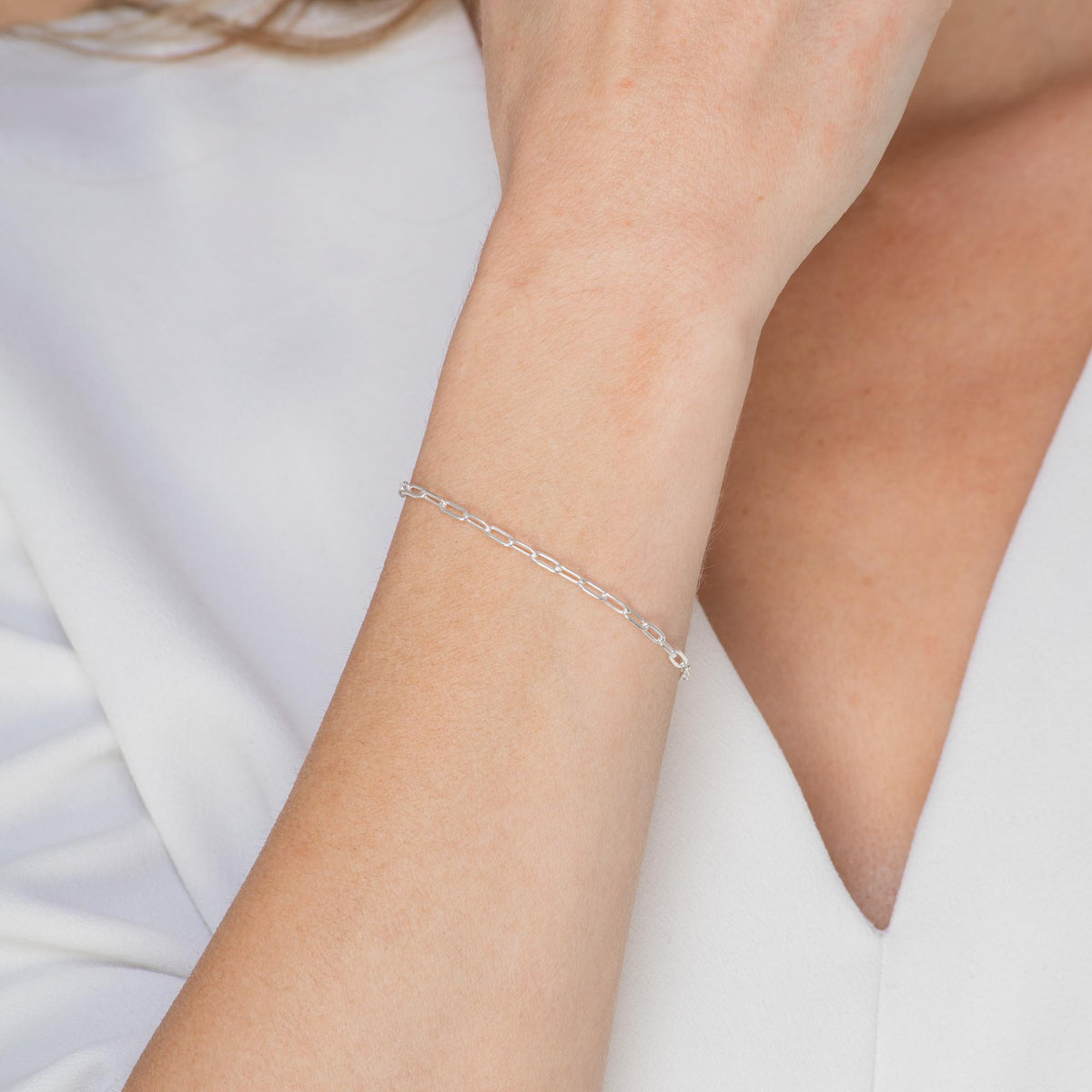 Link bracelet stacked with other pieces – Vessaly