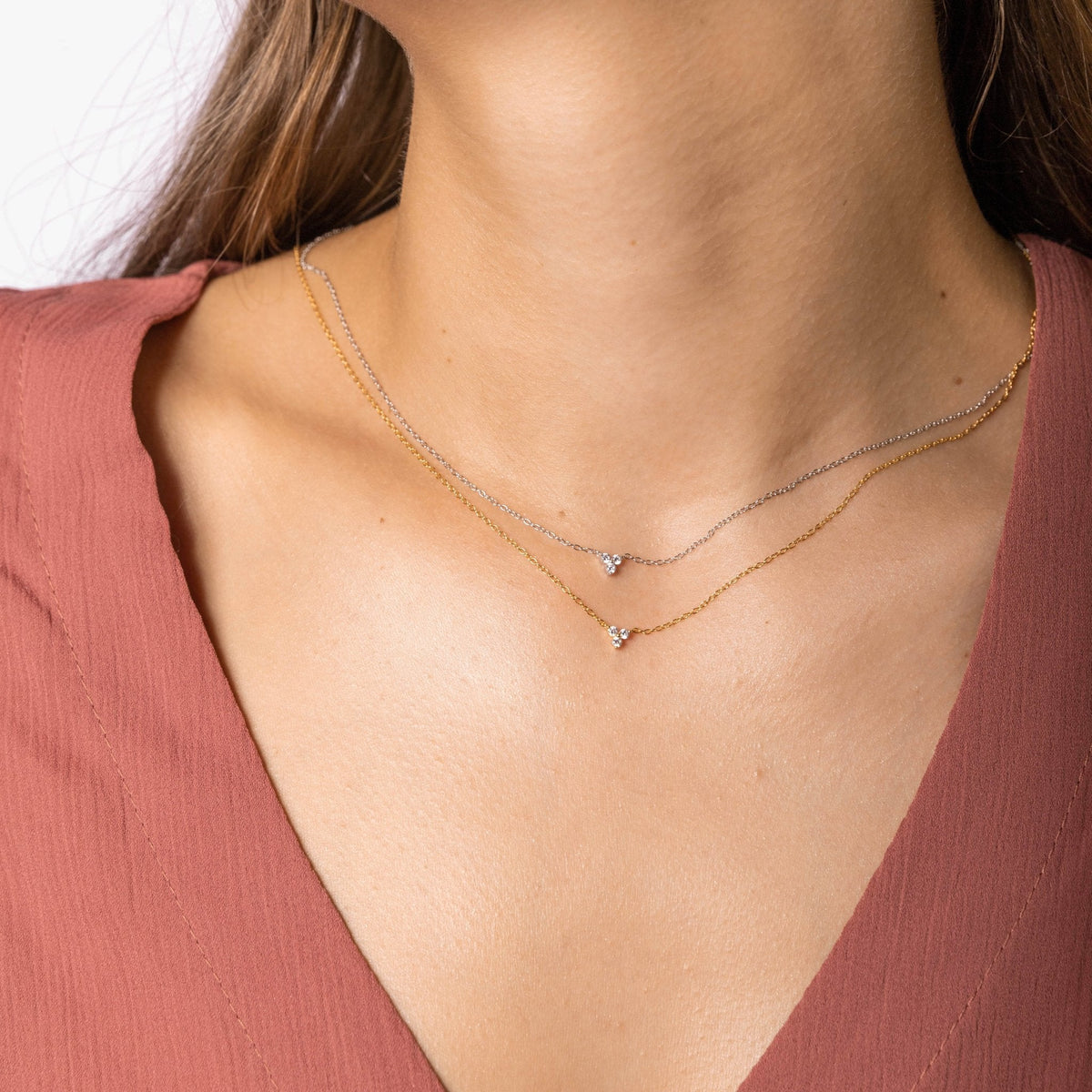 Lotus pendant sapphire crystal detail – Vessaly