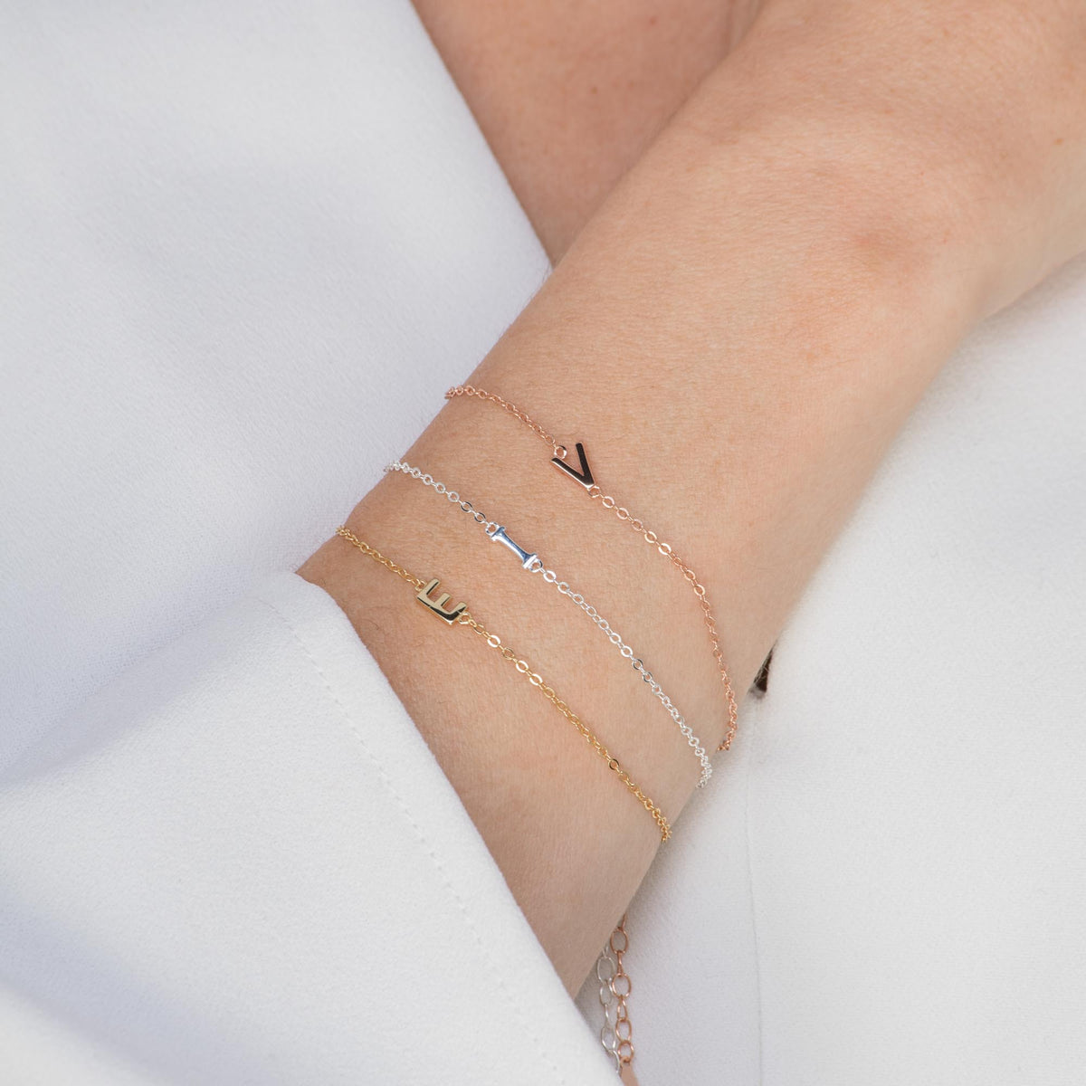 Sideways letter bracelet variation D in gold