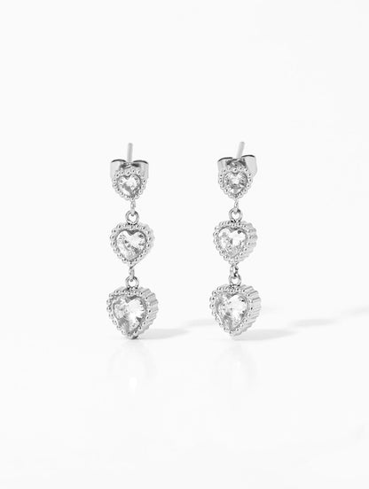 Cascading gold heart earrings – texture detail