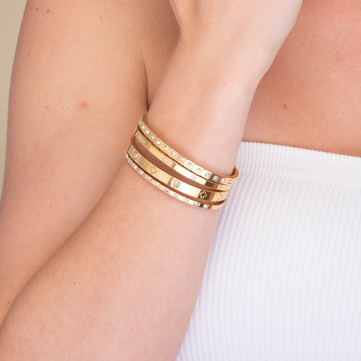 Silver clover zirconia bangle bracelet – Vessaly