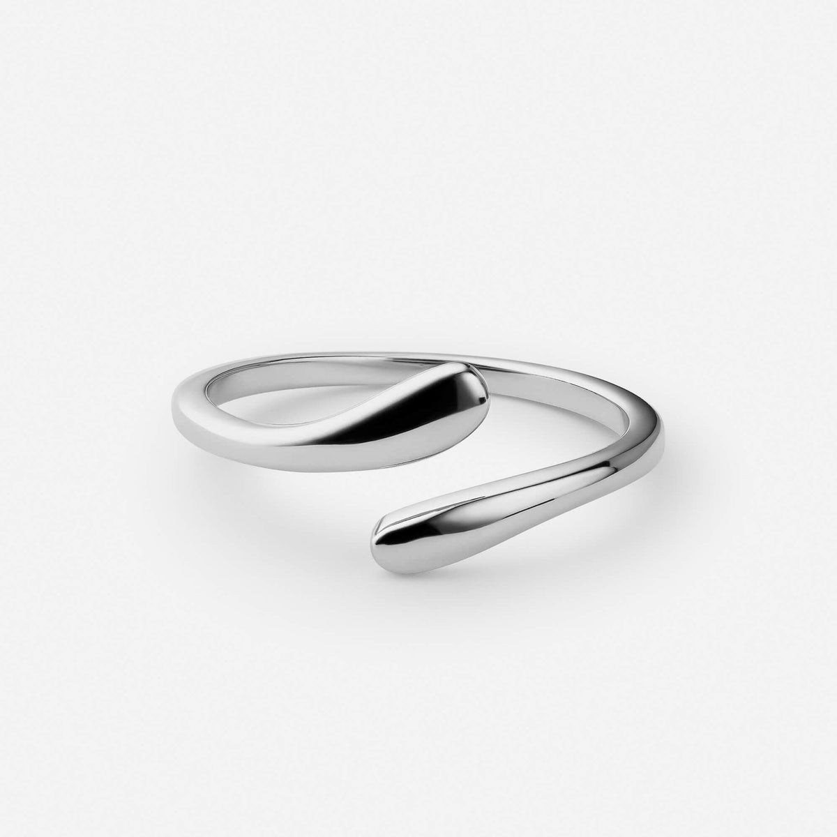 Sculptural gold hug ring, refined modern design