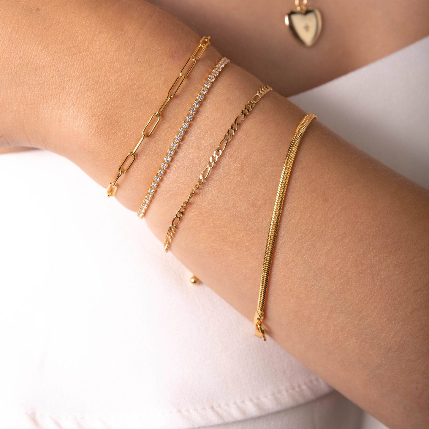 Sapphire tennis bracelet alternative angle