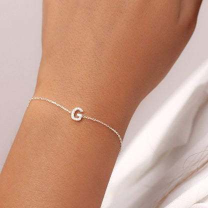 Sapphire initial bracelet variation D in gold vermeil