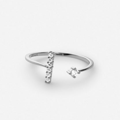 Gold stone ring, refined feminine design