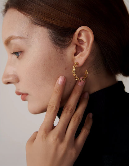 Floral hoops worn on the ear – Vessaly