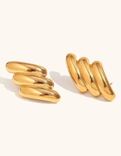 Feather-inspired gold drop earrings pair – Vessaly